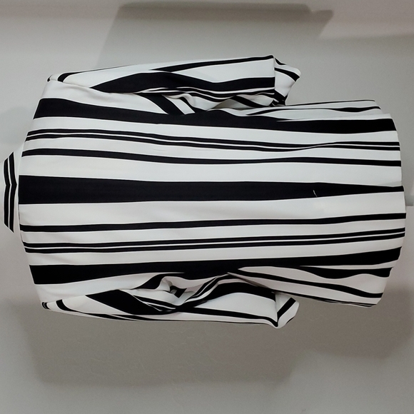 Women's Black & White Stripe Blazer - Picture 4 of 6